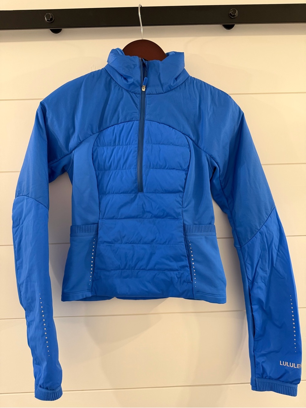 lululemon Women's down for it all cropped pull over pipe dream blue size 2 VGUC